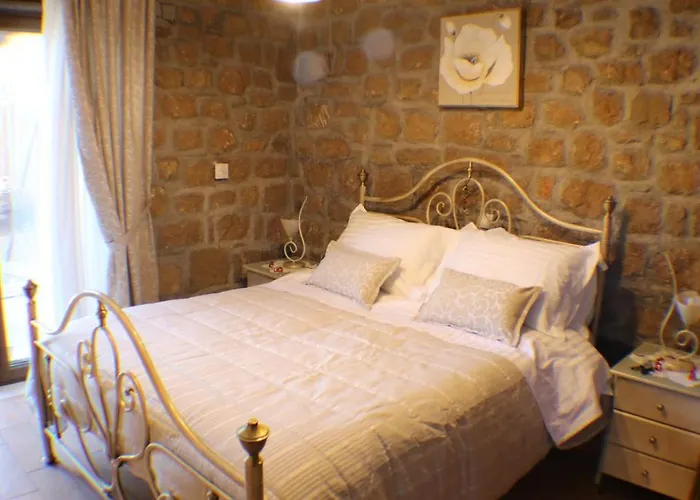 Aelia Synikia Mesi Trikalon